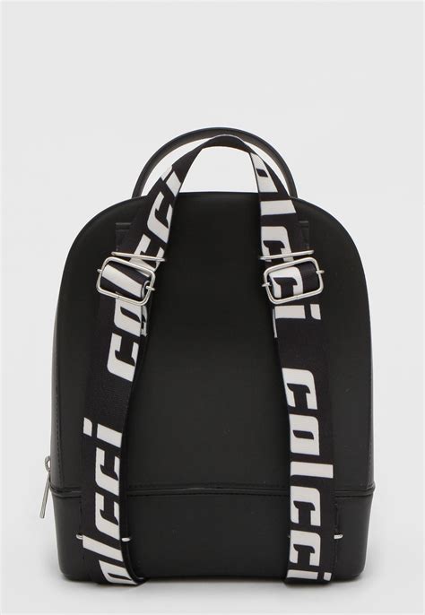 mochila colcci logo preta